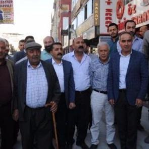 Hakkarililer il kalmak i&ccedil;in komisyon kurdu