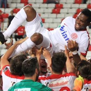 Samuel Eto'o tarih yazdı! 