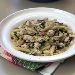 Tek tencerede mantarlı makarna