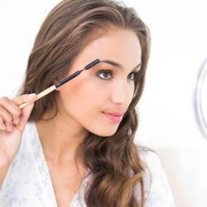 Seyrek kaşları dolgunlaştıran mucizevi k&uuml;rler