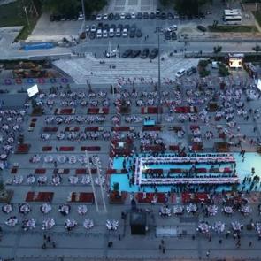 Dünya'nın bütün renkleri Beyoğlu’nda aynı sofrada