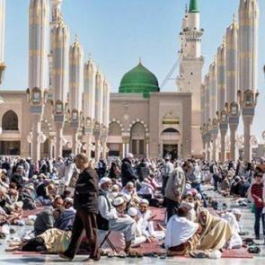 Medine'de iftar bir başka!