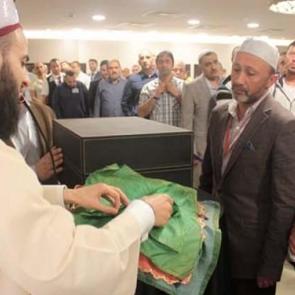 Atatürk Havalimanı'nda Sakal-ı Şerif ziyareti