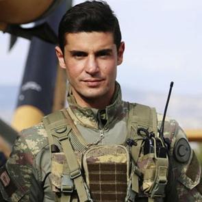 &Uuml;nl&uuml; oyuncu Berk Oktay isyan etti! Settekilerle kavgası...