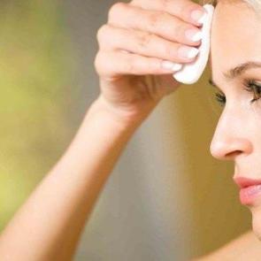 Makyaj temizleme mendiline para vermeye son