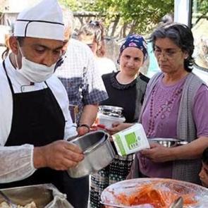 Ramazan'da yaşlı ve engellilere sıcak yemek