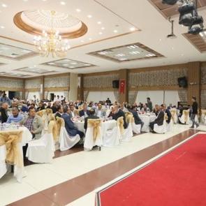 Esenler'de anlamlı iftar! 'Din toplumun mayasıdır'