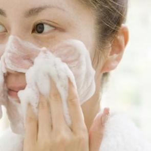 En iyi 8 y&uuml;z temizleme s&uuml;t&uuml;