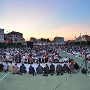 Beyoğlu'nda 5 bin kişilik dev iftar!
