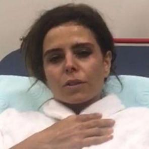 &Uuml;nl&uuml; şarkıcı hastaneye kaldırıldı!