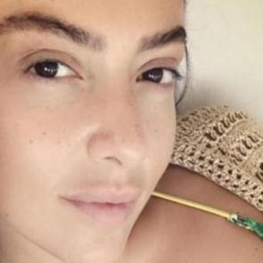 Hadise sa&ccedil;larından kaş yaptırdı