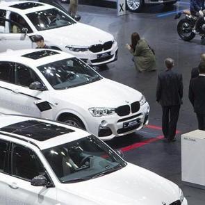 L&uuml;ks otomobil satışları frene bastı