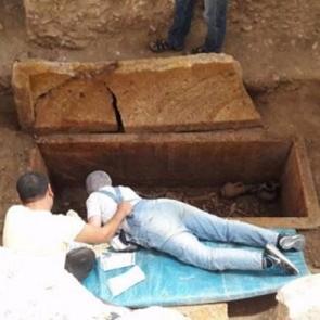 Balıkesir'de 2500 yıllık mezar a&ccedil;ıldı!