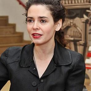 Pelin Batu kimdir? Aslen nereli ve ger&ccedil;ek yaşı ka&ccedil;tır?