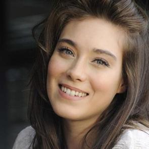 M&uuml;ge Uyar kimdir? Ka&ccedil; yaşında? Biyografisi