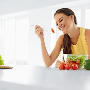 Cildi i&ccedil;ten besleyerek g&uuml;zelleştiren 9 gıda