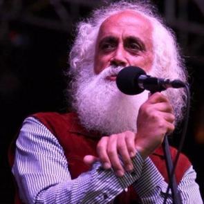 Suavi ve ailesinin i&ccedil;inde bulunduğu araca saldırı