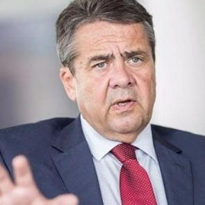 Sigmar Gabriel'den partisine salvolar!