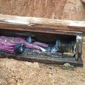 &Ccedil;in'de bir tabutun i&ccedil;inde tarihi ceset bulundu!