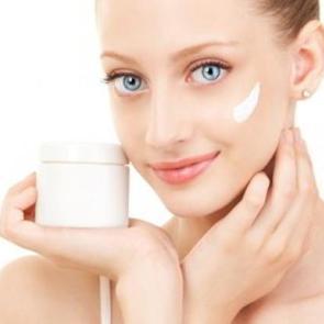 G&uuml;neş lekeleriden kurtulun: Evde yapabileceğiniz cilt beyazlatıcı 3 krem
