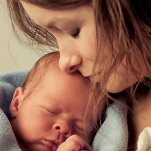 Hamileyken bebek emzirilebilir mi?