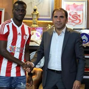 Sivasspor'a Kongolu orta saha oyuncusu 