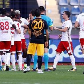 6 goll&uuml; &ccedil;ılgın ma&ccedil;ta g&uuml;len Sivasspor!