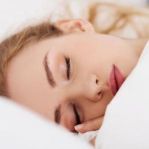 Makyajla uyumak yaşlandırıyor!