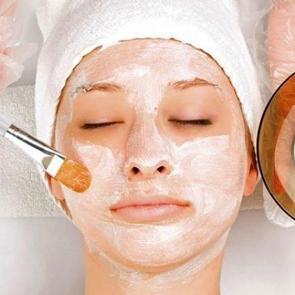 Hem sa&ccedil;a hem y&uuml;ze s&uuml;r&uuml;lebilen maske 