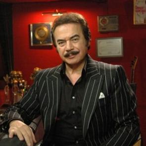 Orhan Gencebay: Batı bizi b&ouml;lmeye &ccedil;alıştık&ccedil;a kenetleneceğiniz...