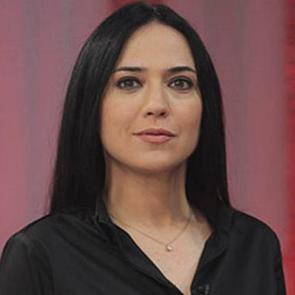 TV spikeri Banu G&uuml;ven &uuml;lkesini şikayet edenler arasına katıldı