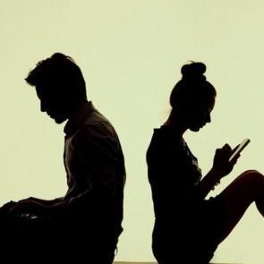 Bir dakika kitap, 3 saat telefon