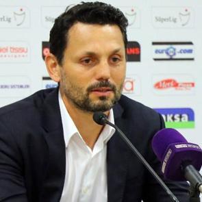 'Tahmin &uuml;zerine bayrak kaldırılmaması lazım!'