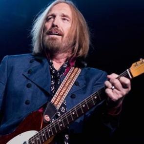 D&uuml;nyaca &uuml;nl&uuml; sanat&ccedil;ı hayatını kaybetti!