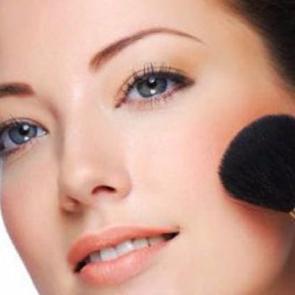 Soluk tenliler i&ccedil;in doğru makyaj &ouml;nerileri