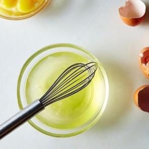 Anne s&uuml;t&uuml;nden sonra en sağlıklı besin! Yumurta akının mucize faydaları...