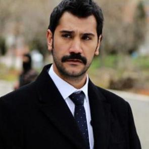 İsimsizler dizisi oyuncusu Uğur G&uuml;neş'ten muhabire akıl almaz saldırı!