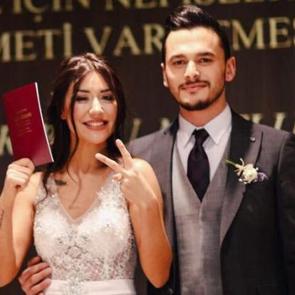 Şarkıcı Banu Parlak'a b&uuml;y&uuml;k şok! Trafikte eşini darp ettiler...