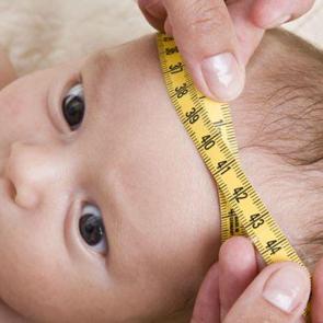 Bebeklerde baş &ccedil;evresi &ouml;l&ccedil;&uuml;m&uuml; nasıl yapılır? Bebeklerde kafa sivriliği nasıl d&uuml;zeltilir?