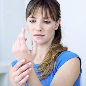 Hamilelikte bilek ağrıları nasıl ge&ccedil;er?