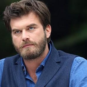 Kıvan&ccedil; Tatlıtuğ'a muhasebeci şoku! 3.5 milyon lira dolandırıldı!