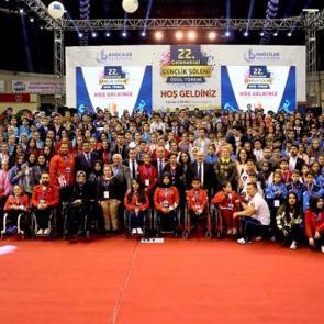 Dereceye giren 550 gen&ccedil; altınla &ouml;d&uuml;llendirildi