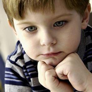 Stresli olan bir &ccedil;ocuğa aileler nasıl yaklaşmalı?