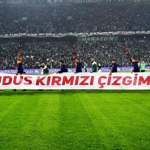 Bursaspor - F.Bah&ccedil;e ma&ccedil;ına damga vuran pankart!