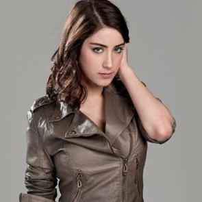 &Uuml;nl&uuml; oyuncu Hazal Kaya yakalandığı hastalığı a&ccedil;ıkladı! Hazal Kaya kimdir?