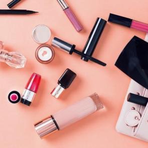 Makyaj &ccedil;antanızda her zaman olması gereken &uuml;r&uuml;nler