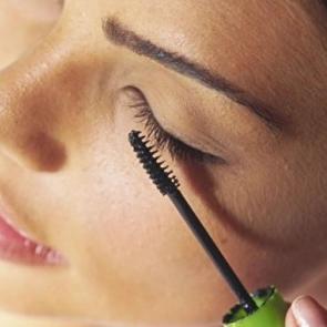 Uzun kirpikler i&ccedil;in maskara uygulamaları