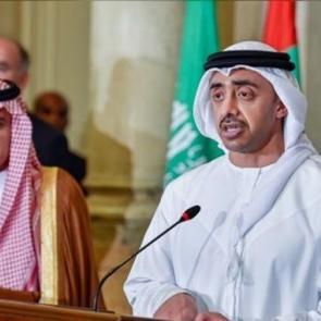 BAE'li Bakan belki utanır! Salonu yıkan konuşma