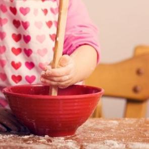 &Ccedil;ocuklara yemek yaptırılmalı mı?