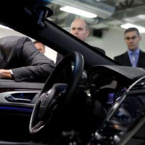 Telefon devi rotayı s&uuml;r&uuml;c&uuml;s&uuml;z otomobile &ccedil;evirdi